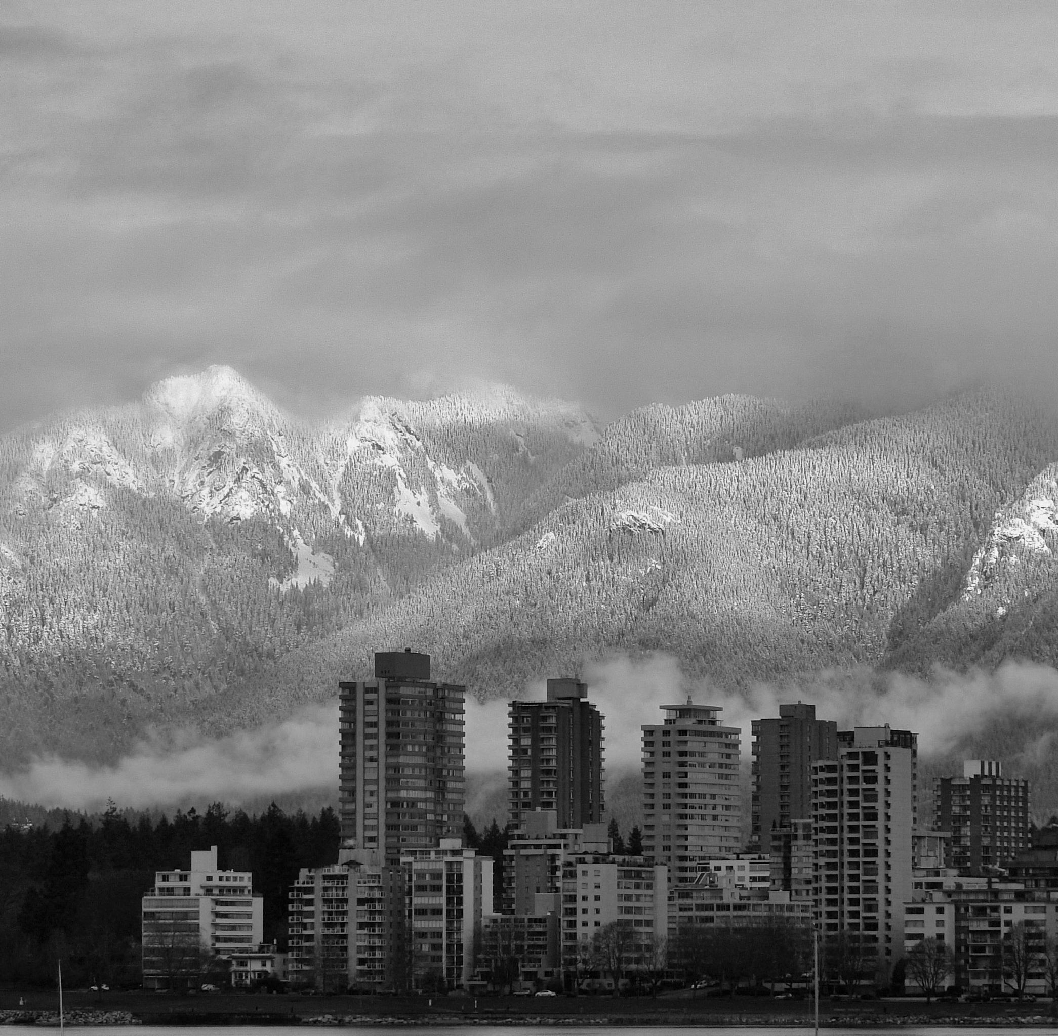 Skyline photo of Vancouver with moutains