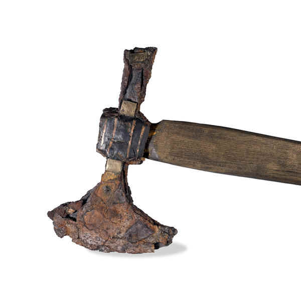 Iron axe-hammer