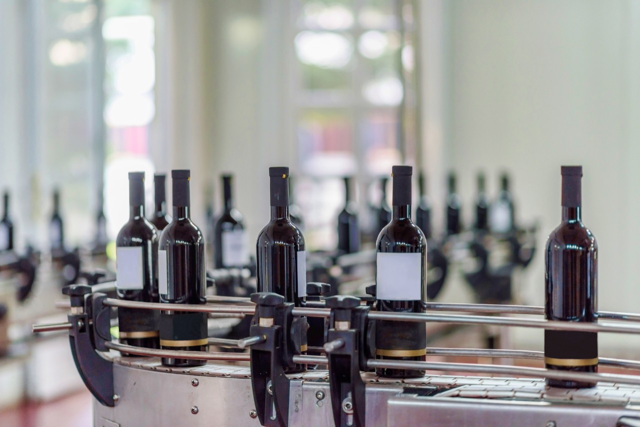 Wine bottling and sealing conveyor