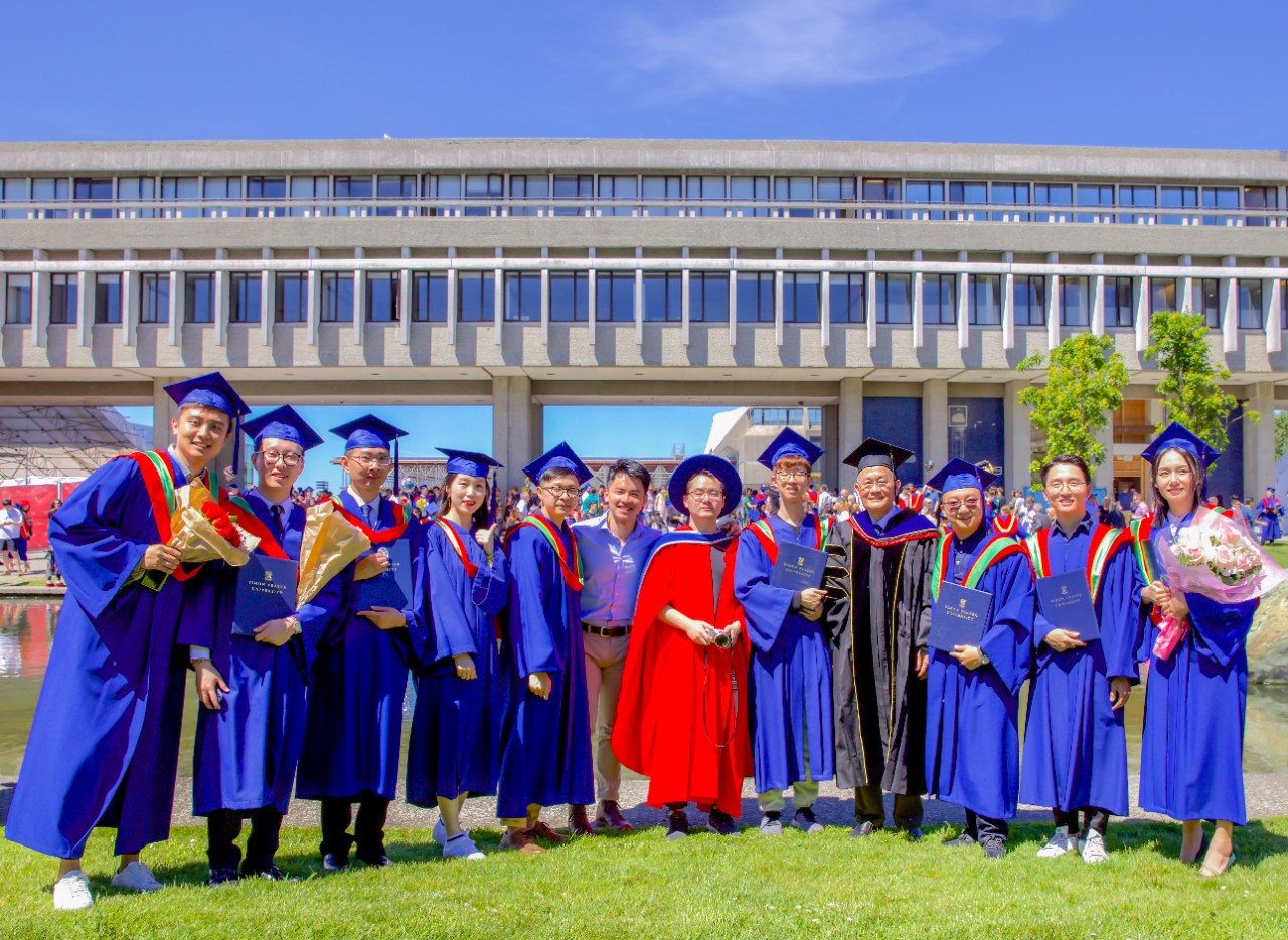 A group of students from the SFU-Zhejiang University Dual Degree Program at the spring 2019 convocation.