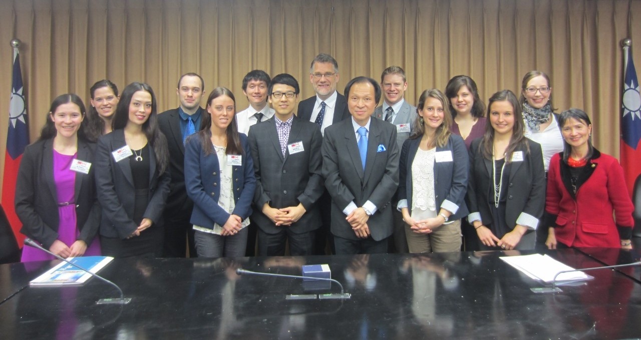 A photo of a group of SFU students visiting Taiwan