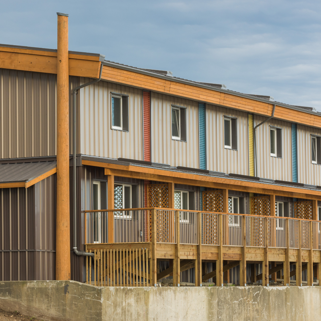 6 units of modular housing located next to the ocean