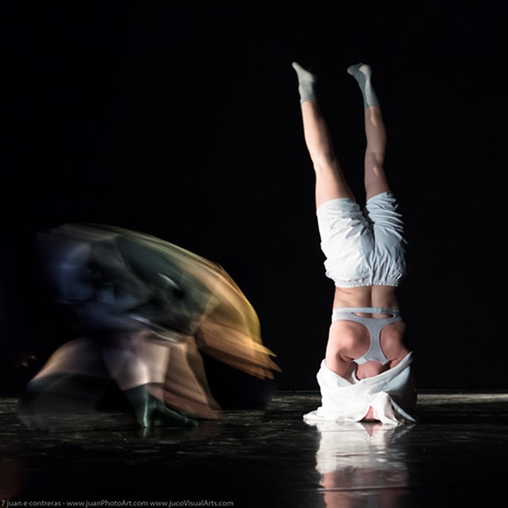 'Warp and Weft,' choreography by Vanessa Goodman, performed by Akeisha de Baat and Megan Hunter. Photo: Juan Contreras.