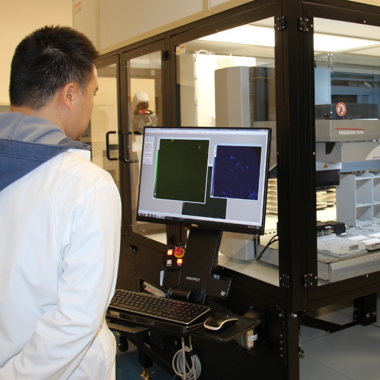 High-throughput Screening, man standing in front of large computer