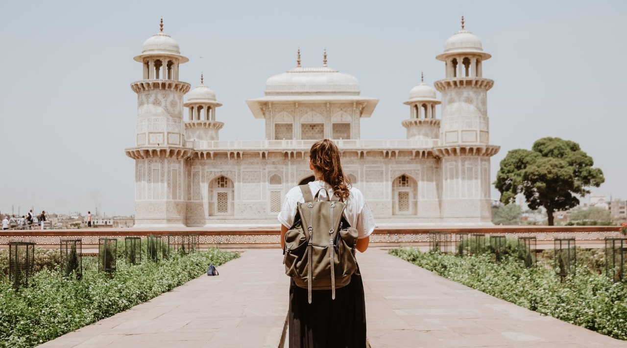 girl in front of the Taj Mahal