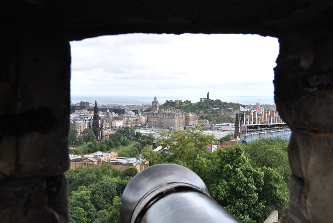 photo of a cannon and the Scottish cityscape