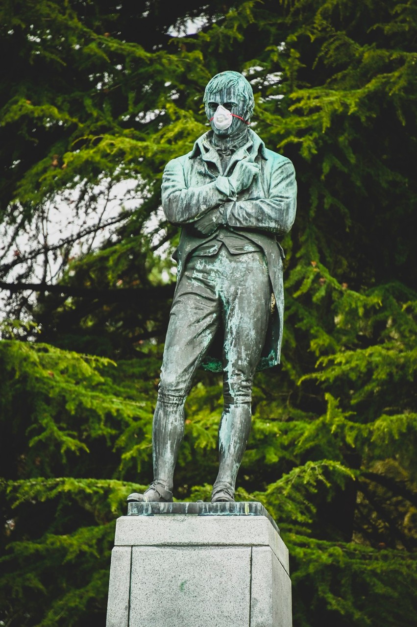 statue of Robert Burns wearing a mask