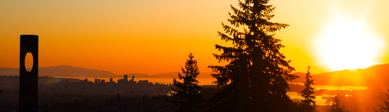 Sunset at the Burnaby mountain park with views of the mountains and Fraser River 