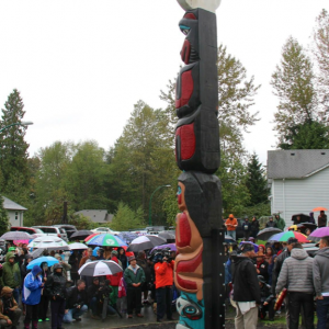 Gift in Solidary Totem Pole unveiling ceremony on September 19, 2013 on the Tsle
